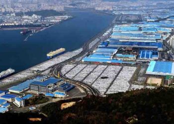 8 nhà máy sản xuất ô tô lớn nhất thuộc về hãng xe nào?