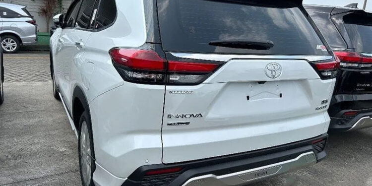 Vè mưa Toyota Innova 2024